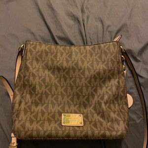 Michael kors crossbody